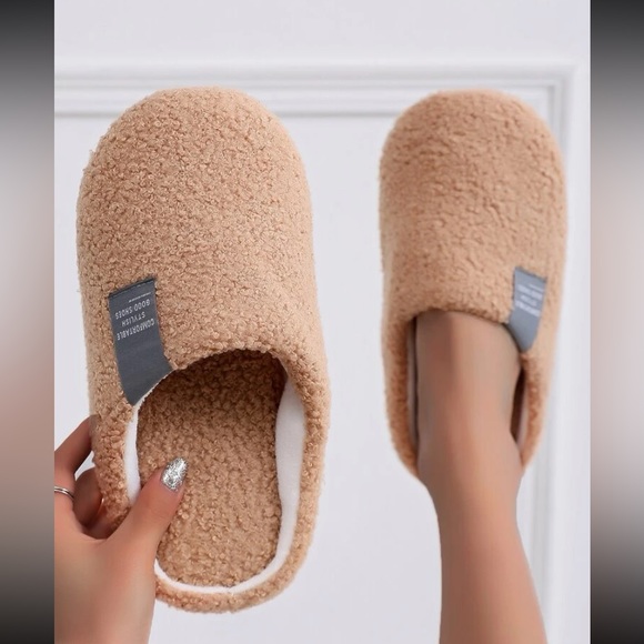 🔸 Amazon 🔸 brown sherpa slippers - Picture 1 of 8